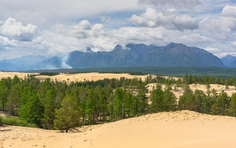 Sa mac ky la nhat the gioi duoc bao phu boi nhung ngon nui tuyet-Hinh-2