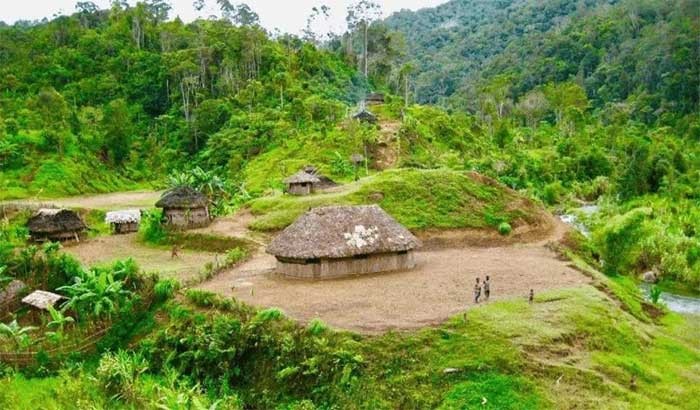 Kinh ngac bo lac nguyen thuy chau Phi sinh con nhu... ga de trung