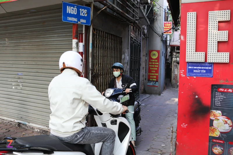 Nguoi dan Ha Noi bat dac di lap barie chan xe tu ngo-Hinh-9