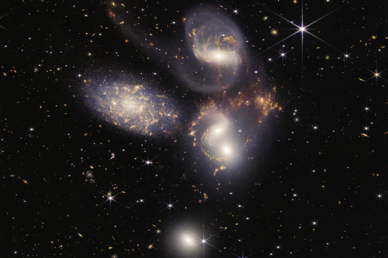 'Mắt thần' của NASA tóm được 5 vật thể 'xuyên không' - Hình 3 'Mat than' cua NASA tom duoc 5 vat the 'xuyen khong'-Hinh-3