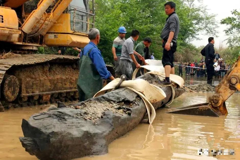 Dao trung 'khuc go la', cong truong lap tuc dung thi cong-Hinh-8