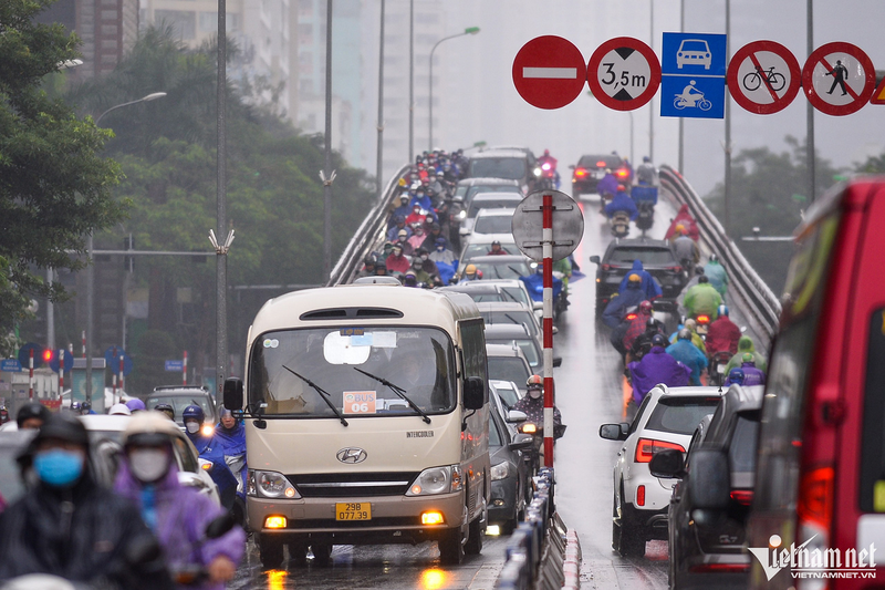 Ha Noi cam phuong tien gay o nhiem: Viec khong the cham tre