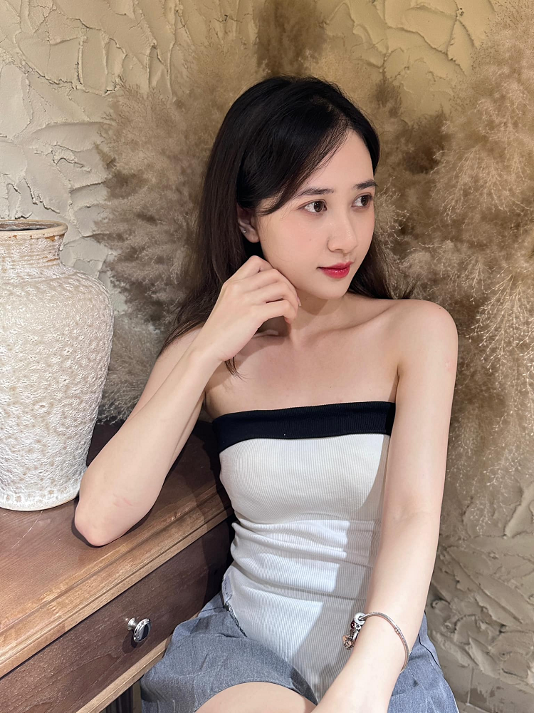 Hot girl Esports Viet khoe body nong bong, fan game 