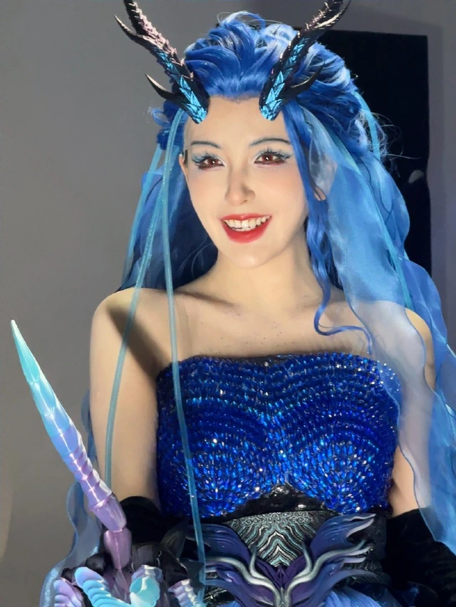 Nu MC dinh dam LPL cosplay “thanh nu” phim Na Tra, dep hop hon