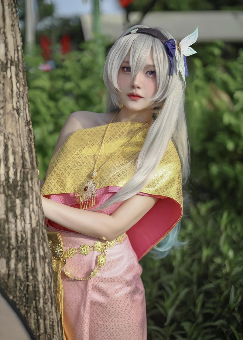 Nu coser Viet khoe man “lot xac” chan dong ca lang game-Hinh-3