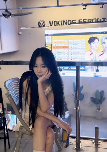 Nu streamer “van nguoi me” bat ngo choi lon... coi mang day song-Hinh-5