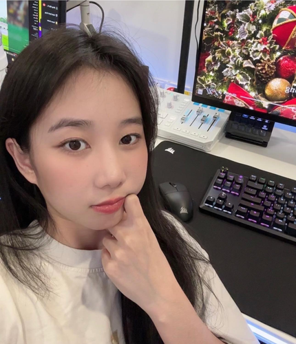 Nu streamer “van nguoi me” bat ngo choi lon... coi mang day song-Hinh-6