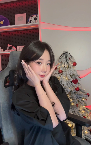 Nu streamer “van nguoi me” bat ngo choi lon... coi mang day song-Hinh-9