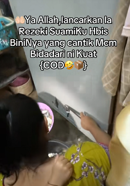 Duc cua nha ve sinh, soc nang dung trung “kho bau