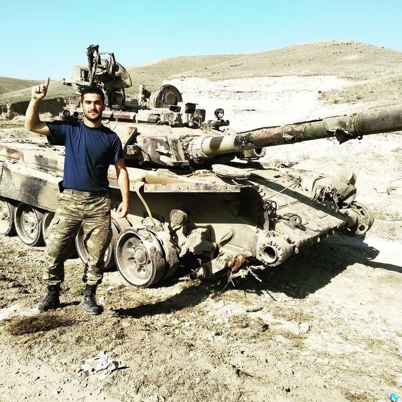 Tiep tuc giao tranh, xe tang T-90S cua Azerbaijan lai bi ha guc