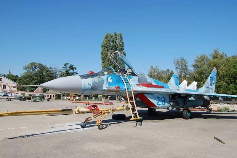 Lanh thau xuong khien tiem kich MiG-29 cua Ukraine bi bang phu kin-Hinh-5