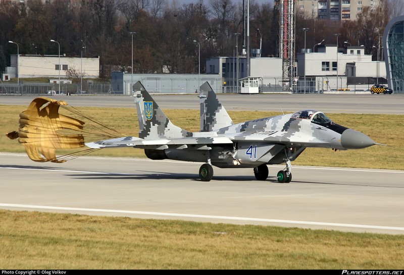 Lanh thau xuong khien tiem kich MiG-29 cua Ukraine bi bang phu kin-Hinh-6