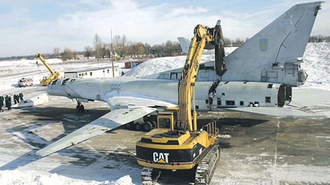 Xot xa so phan may bay Tu-160 bi xe thit o Ukraine trong qua khu-Hinh-6