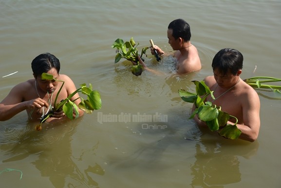 Trinh sat Viet Nam kho luyen tuyet ky tren thao truong-Hinh-9