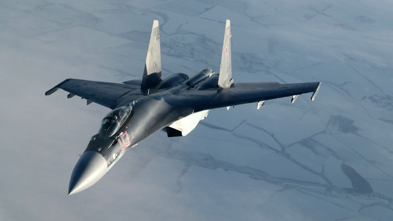 Su-35 cua Nga bay lon nguoc, 
