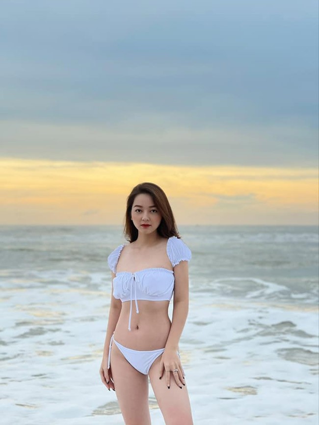 Anh bikini nong bong cua co gai mac ao dai dep nhu Mai Phuong Thuy-Hinh-7