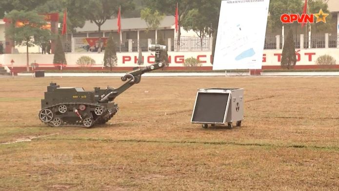Robot trinh sat phong xa va hoa hoc RBH-18 do Viet Nam tu phat trien-Hinh-14