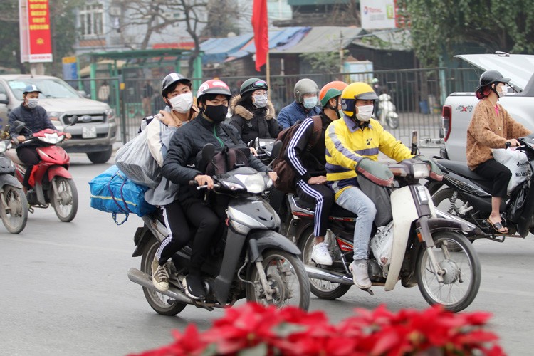 Duoc nghi Tet som, sinh vien un un ve que tranh dich COVID-19-Hinh-4