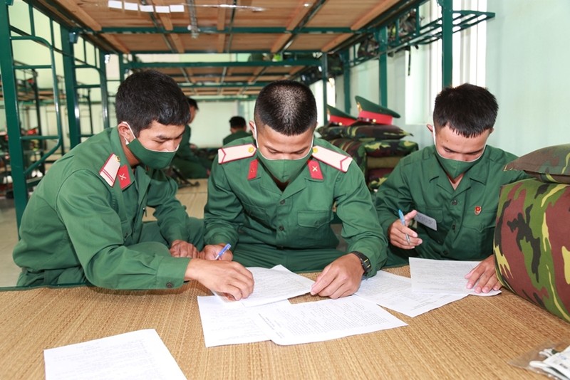 Ngay dau trong quan ngu cua tan binh Quan doi Viet Nam-Hinh-8