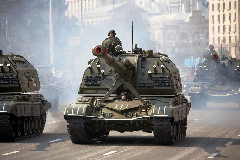 Ukraine bat ngo keo hang dan phao tu hanh 152mm toi Donbass-Hinh-10