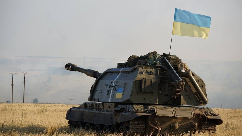 Ukraine bat ngo keo hang dan phao tu hanh 152mm toi Donbass-Hinh-6