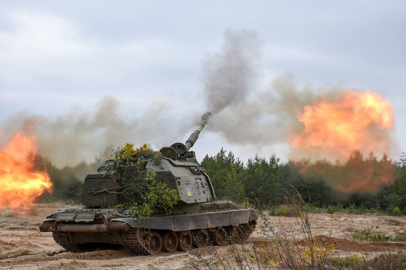 Ukraine bat ngo keo hang dan phao tu hanh 152mm toi Donbass-Hinh-9