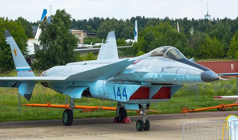 Nga se khoi phuc tiem kich MiG-1.44 de dau voi F-22 My?-Hinh-15