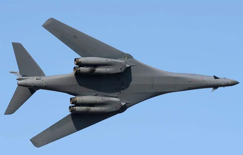 B-1B Lancer My ha canh thang len tuyet, gui loi thach thuc toi Nga-Hinh-20