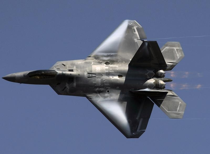 Tiem kich F-22 Raptor My ha canh khan cap, mui cay nat duong bang-Hinh-11