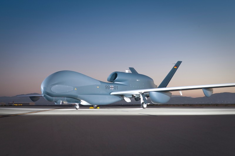 UAV 800 trieu USD cua Duc 