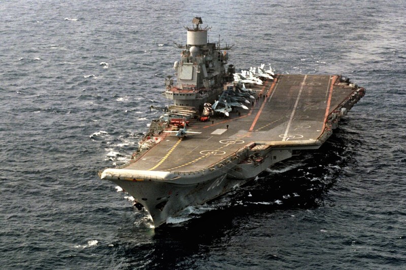 Tau san bay Kuznetsov la the dien cua Nga va khong the ve huu-Hinh-10