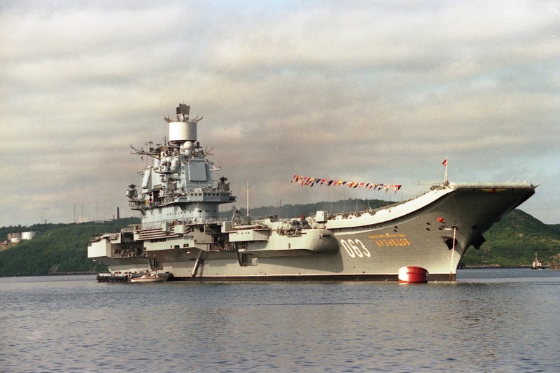 Tau san bay Kuznetsov la the dien cua Nga va khong the ve huu-Hinh-16