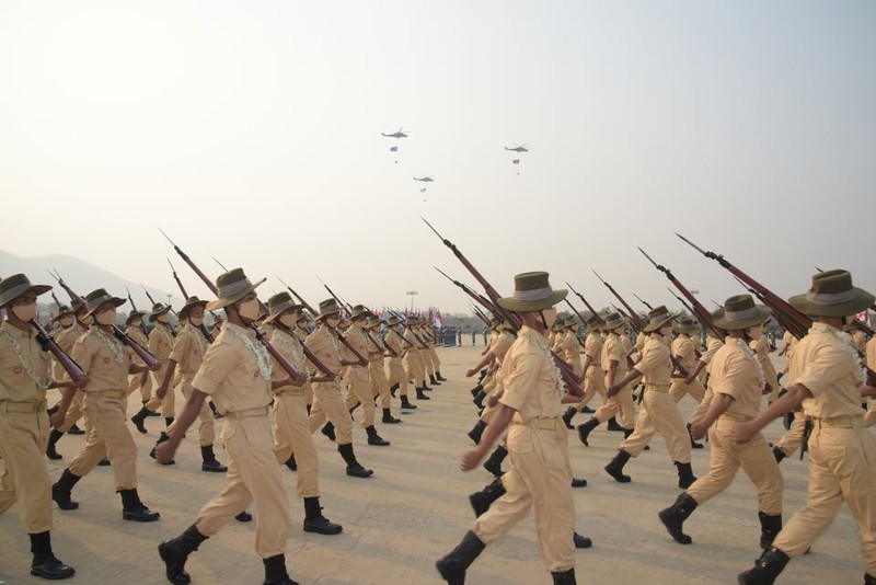 Dan vu khi khung cua Myanmar trong le duyet binh giua bien dong-Hinh-2