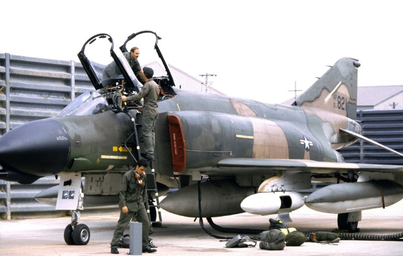 May bay F-4 My tham chien o Viet Nam vi sao khong co phao?-Hinh-9