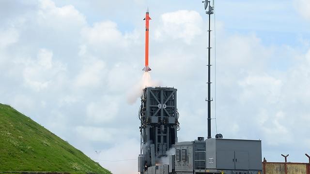 Israel tung bang chung Barak-8 ban ha thanh cong Iskander-E-Hinh-3