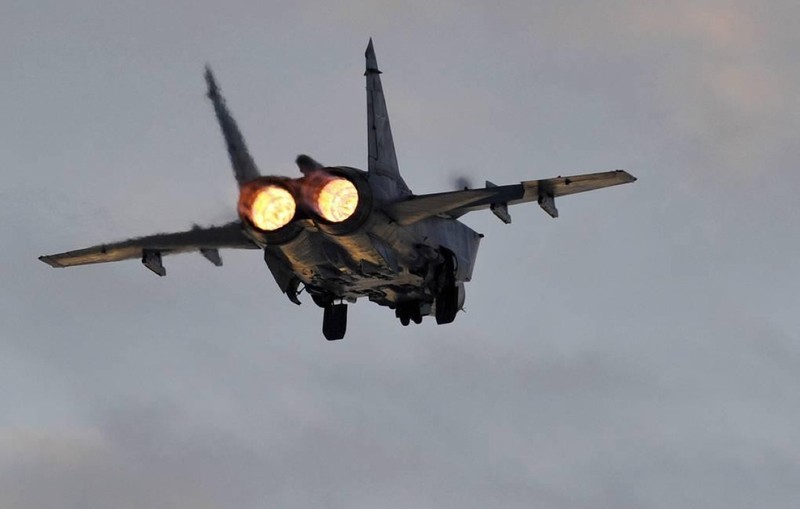Chuyen gia Nga giai thich tai sao doi phuong phai rut lui khi gap MiG-31-Hinh-8