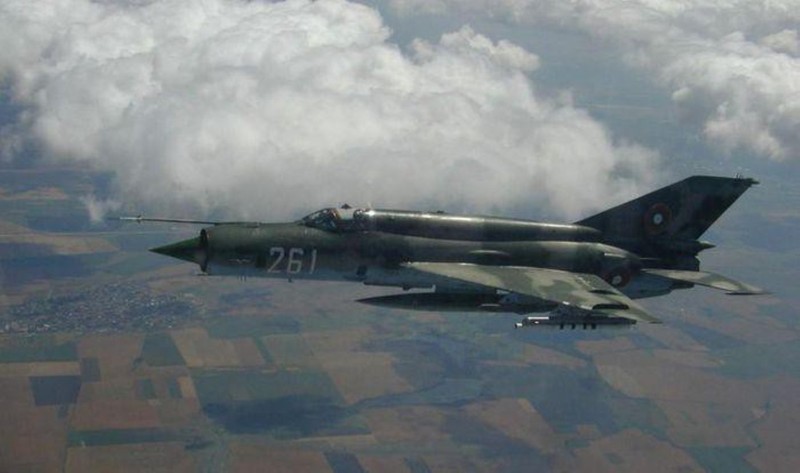 Viet Nam tung bien che phien ban MiG-21Bis manh ngang F-16-Hinh-11