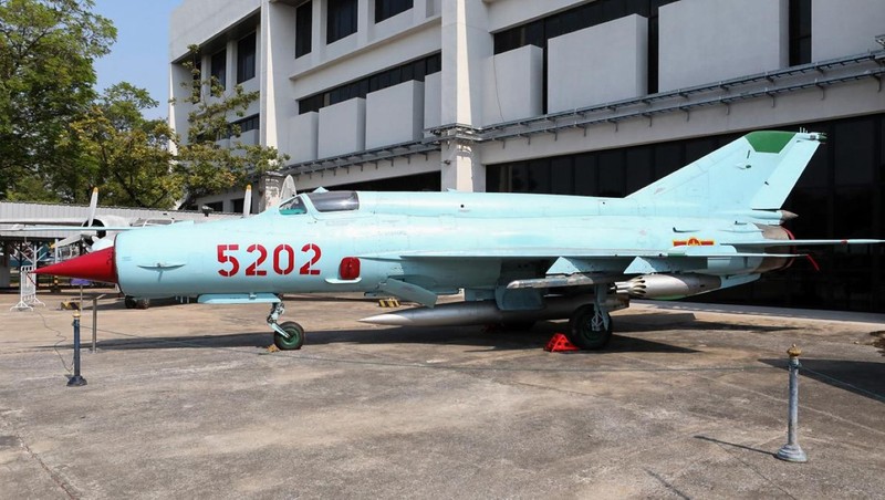 Viet Nam tung bien che phien ban MiG-21Bis manh ngang F-16-Hinh-2