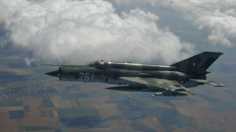 Viet Nam tung bien che phien ban MiG-21Bis manh ngang F-16-Hinh-20