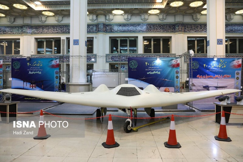 UAV Iran bay tren dau quay phim, tau san bay My khong hay biet-Hinh-10