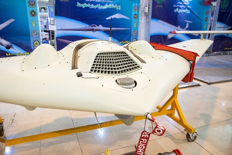 UAV Iran bay tren dau quay phim, tau san bay My khong hay biet-Hinh-7