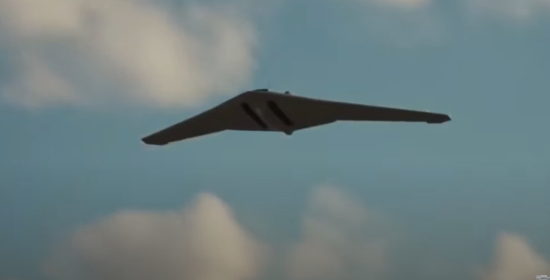 UAV Iran bay tren dau quay phim, tau san bay My khong hay biet-Hinh-8