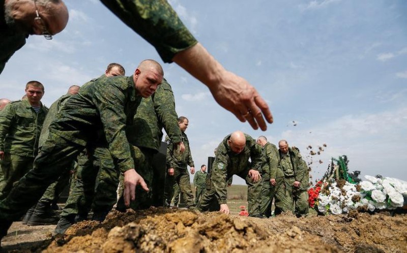 Luc luong ly khai Ukraine da co bo quan trang Ratnik cua Nga?-Hinh-2