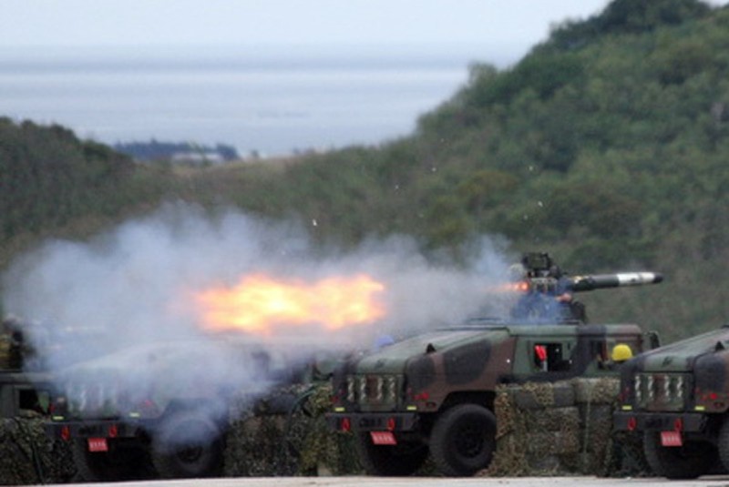 Lan dau tien Ukraine dung vu khi chong tang My o Donbass-Hinh-12