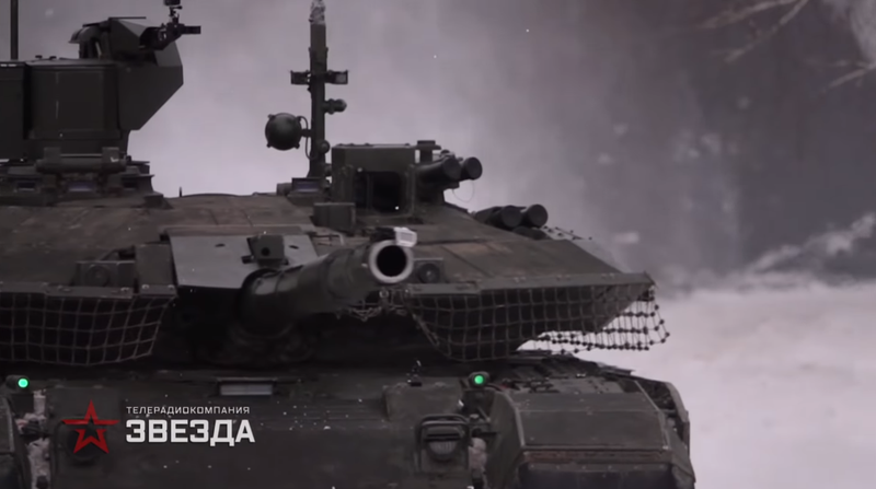 T-90M tu vi tri du bi bong vut sang trong luc quan Nga