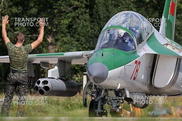 Hien truong huan luyen co Yak-130 roi o Belarus, khong ai song sot-Hinh-12