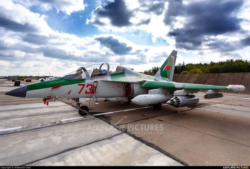 Hien truong huan luyen co Yak-130 roi o Belarus, khong ai song sot-Hinh-13