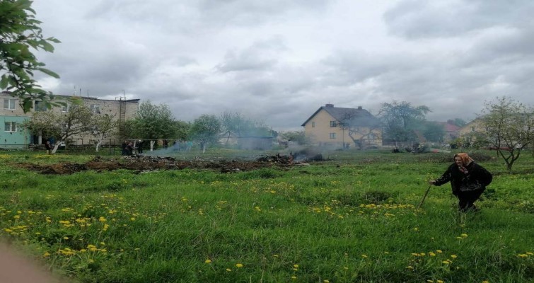 Hien truong huan luyen co Yak-130 roi o Belarus, khong ai song sot-Hinh-2