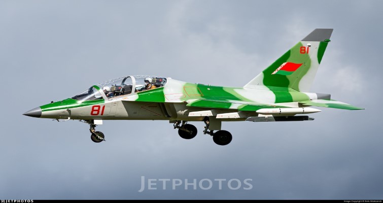 Hien truong huan luyen co Yak-130 roi o Belarus, khong ai song sot-Hinh-4