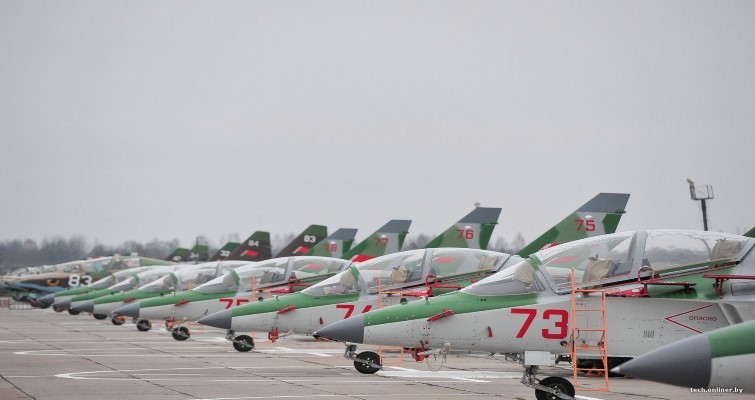 Hien truong huan luyen co Yak-130 roi o Belarus, khong ai song sot-Hinh-9